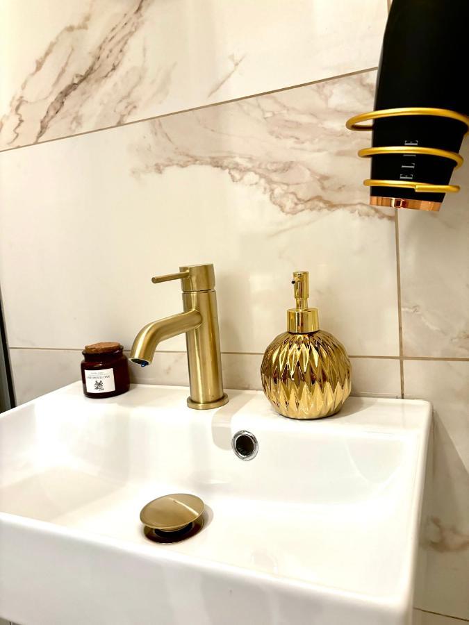 Luxury- Contactless Check-in Appartement Wenen